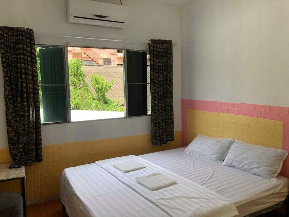 Army Barracks Guesthouse Vang Vieng Exterior photo